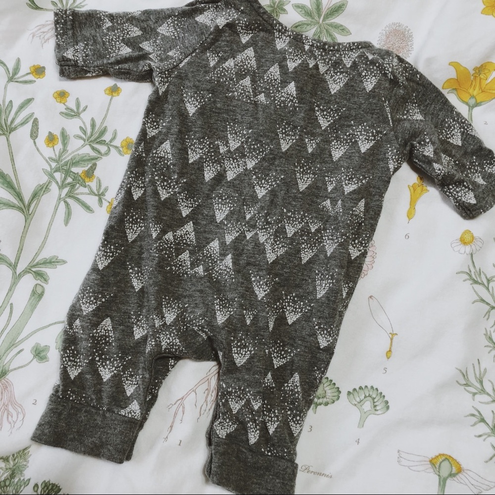❌SOLD❌ Newborn Baby Bundle Jacket+rompers - Picture 7 of 8